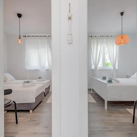 New And Chic Place Near Old Town Of تروغير