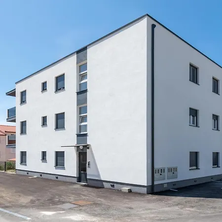 New And Chic Place Near Old Town Of شقة