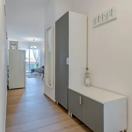 New And Chic Place Near Old Town Of شقة