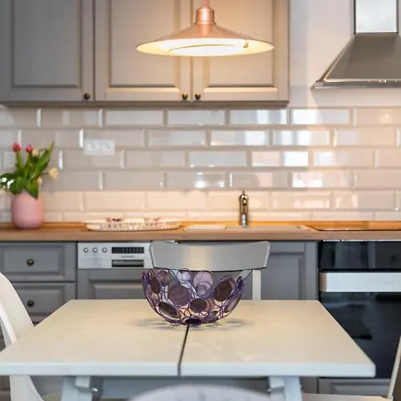 New And Chic Place Near Old Town Of شقة تروغير