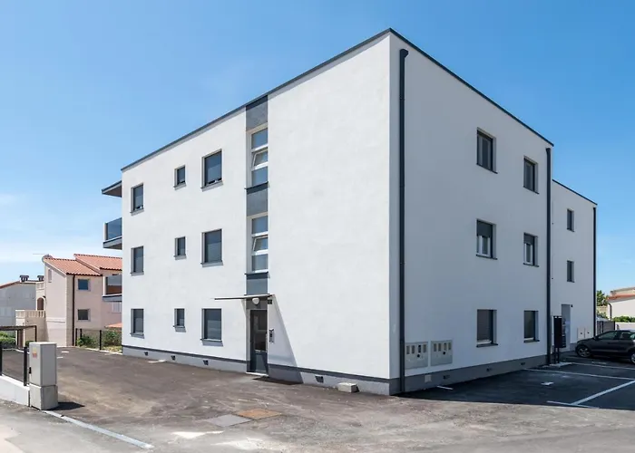New And Chic Place Near Old Town Of Apartman