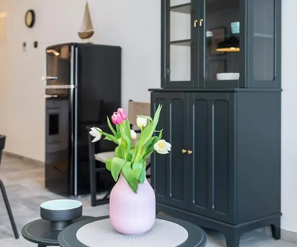 Apartman New And Chic Place Near Old Town Of