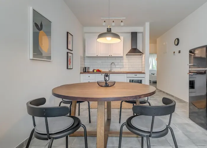 New And Chic Place Near Old Town Of Apartman *