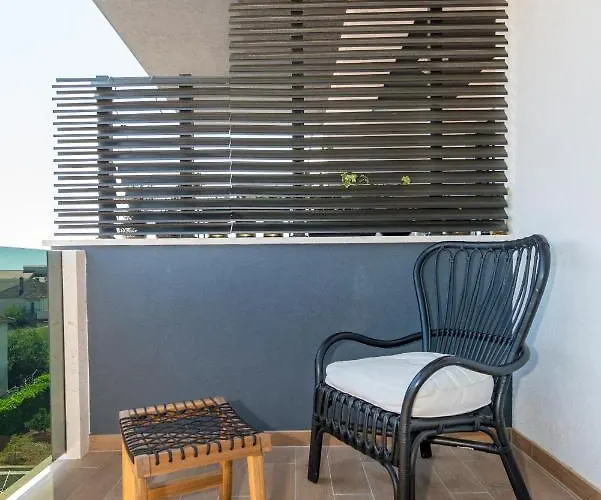 Апартаменти New And Chic Place Near Old Town Of *