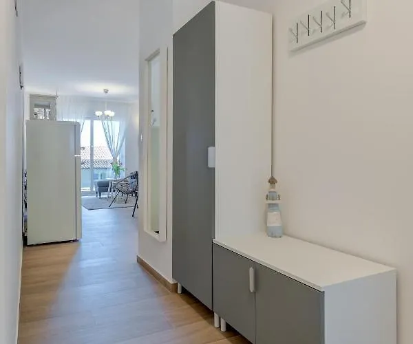 New And Chic Place Near Old Town Of Apartman
