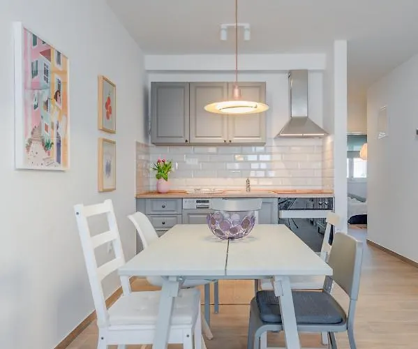 Apartman New And Chic Place Near Old Town Of