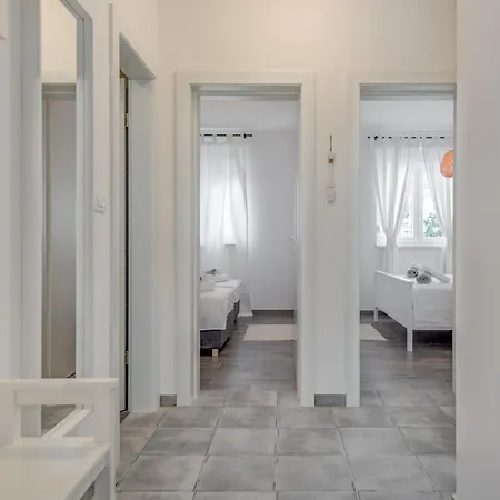 New And Chic Place Near Old Town Of Apartament *