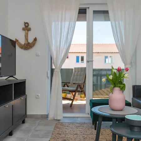 New And Chic Place Near Old Town Of Apartament Trogir