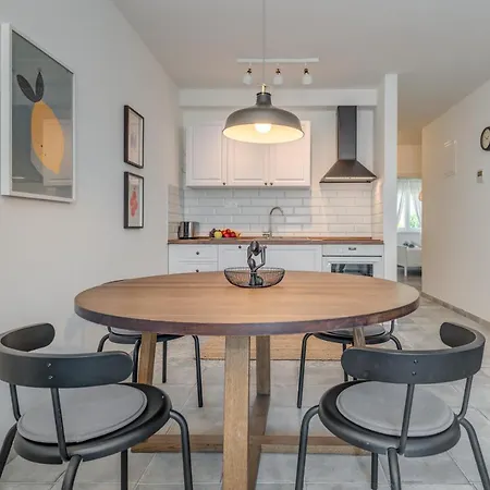 New And Chic Place Near Old Town Of Apartament *