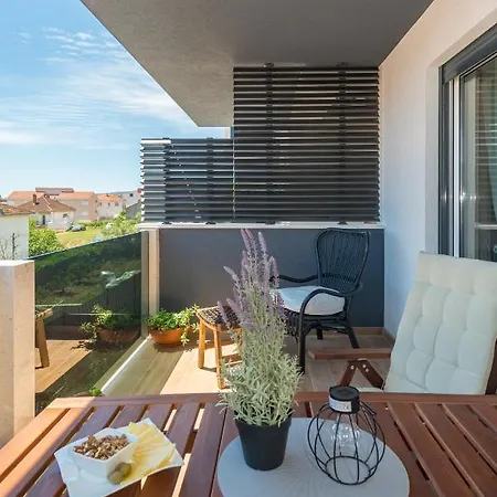 New And Chic Place Near Old Town Of Apartament Trogir