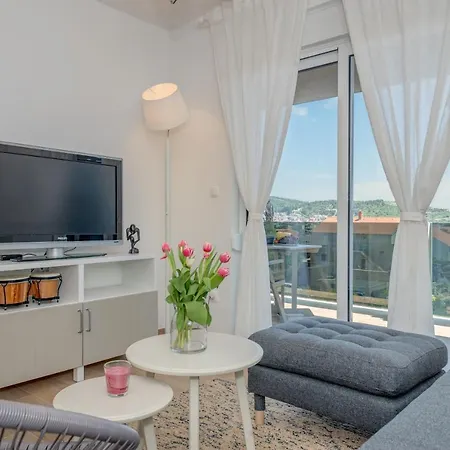 New And Chic Place Near Old Town Of