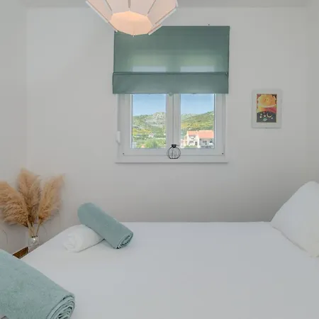 New And Chic Place Near Old Town Of Τρογκίρ