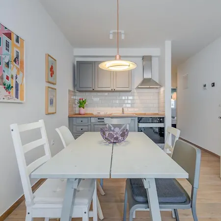 Apartman New And Chic Place Near Old Town Of *