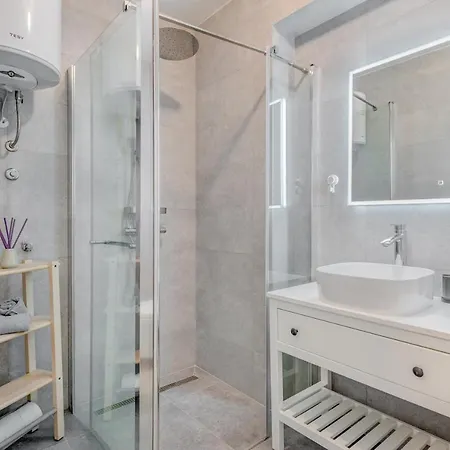 New And Chic Place Near Old Town Of Apartament Trogir