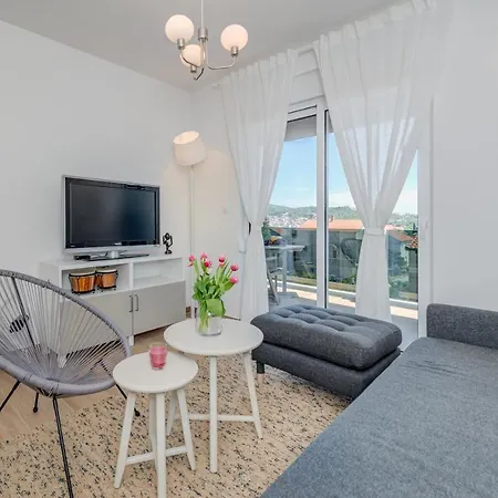 New And Chic Place Near Old Town Of Appartement