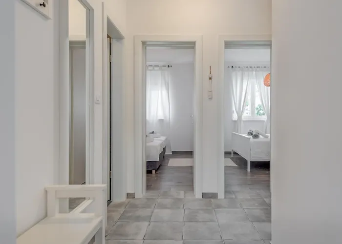 New And Chic Place Near Old Town Of Apartment *
