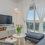New And Chic Place Near Old Town Of