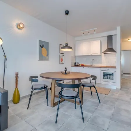 New And Chic Place Near Old Town Of Апартаменты Трогир
