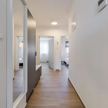 New And Chic Place Near Old Town Of Апартаменты Трогир
