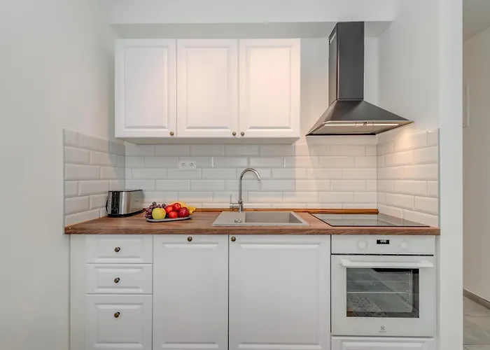 New And Chic Place Near Old Town Of Apartman